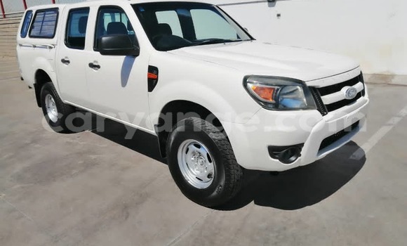 Acheter Occasion Voiture FORD MUSTANG Blanc à Windhoek, Namibie Acheter Occasion Voiture FORD MUSTANG Blanc à Windhoek, Namibie