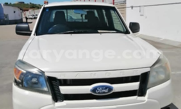 Acheter Occasion Voiture FORD MUSTANG Blanc à Windhoek, Namibie Acheter Occasion Voiture FORD MUSTANG Blanc à Windhoek, Namibie