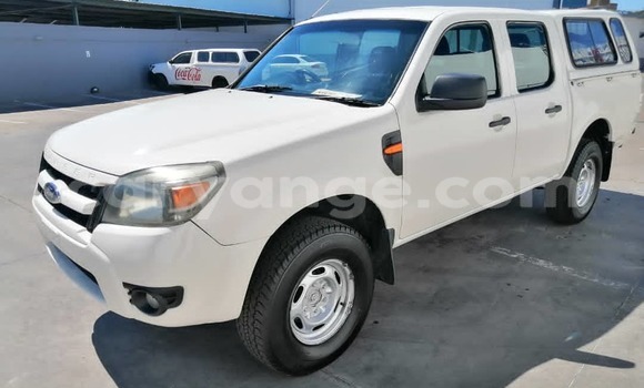 Acheter Occasion Voiture FORD MUSTANG Blanc à Windhoek, Namibie Acheter Occasion Voiture FORD MUSTANG Blanc à Windhoek, Namibie