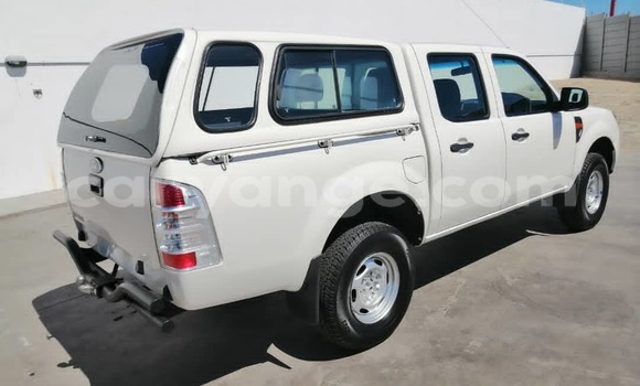 Acheter Occasion Voiture FORD MUSTANG Blanc à Windhoek, Namibie Acheter Occasion Voiture FORD MUSTANG Blanc à Windhoek, Namibie