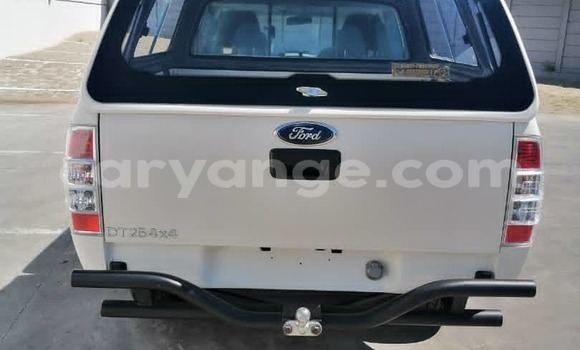 Acheter Occasion Voiture FORD MUSTANG Blanc à Windhoek, Namibie Acheter Occasion Voiture FORD MUSTANG Blanc à Windhoek, Namibie