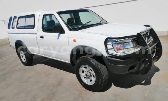 Acheter Occasion Voiture Nissan Hardbody Blanc à Windhoek, Namibie Acheter Occasion Voiture Nissan Hardbody Blanc à Windhoek, Namibie