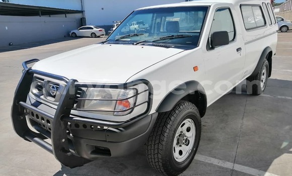 Acheter Occasion Voiture Nissan Hardbody Blanc à Windhoek, Namibie Acheter Occasion Voiture Nissan Hardbody Blanc à Windhoek, Namibie