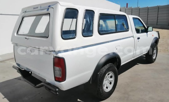 Acheter Occasion Voiture Nissan Hardbody Blanc à Windhoek, Namibie Acheter Occasion Voiture Nissan Hardbody Blanc à Windhoek, Namibie