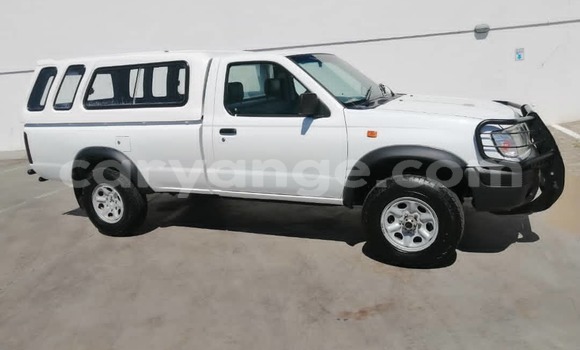 Acheter Occasion Voiture Nissan Hardbody Blanc à Windhoek, Namibie Acheter Occasion Voiture Nissan Hardbody Blanc à Windhoek, Namibie