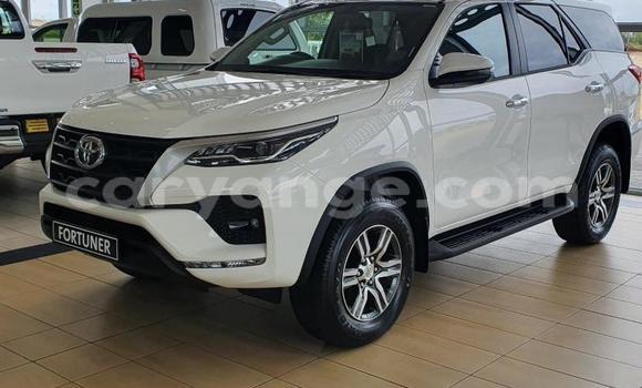 Buy Used Toyota Fortuner White Car in Karasburg in Karas