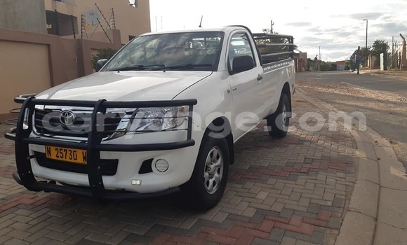 Acheter Occasion Voiture Toyota Hilux Blanc à Arandis, Kunene Acheter Occasion Voiture Toyota Hilux Blanc à Arandis, Kunene
