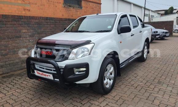 Buy Used Isuzu KB White Car in Gobabis in Omaheke