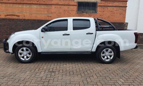 Buy Used Isuzu KB White Car in Gobabis in Omaheke Buy Used Isuzu KB White Car in Gobabis in Omaheke