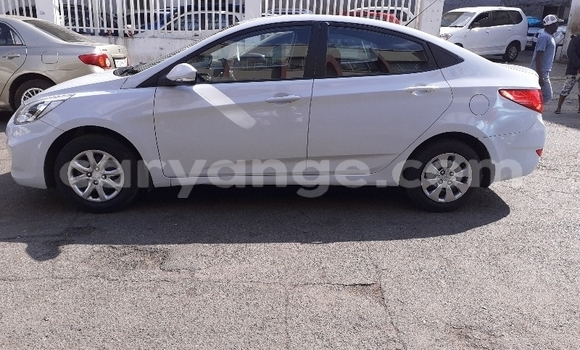 Acheter Occasion Voiture Hyundai Accent Blanc à Windhoek, Namibie Acheter Occasion Voiture Hyundai Accent Blanc à Windhoek, Namibie