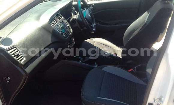 Acheter Occasion Voiture Hyundai Accent Blanc à Windhoek, Namibie Acheter Occasion Voiture Hyundai Accent Blanc à Windhoek, Namibie