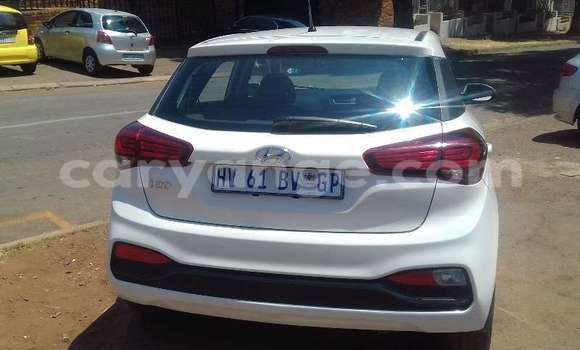 Acheter Occasion Voiture Hyundai Accent Blanc à Windhoek, Namibie Acheter Occasion Voiture Hyundai Accent Blanc à Windhoek, Namibie