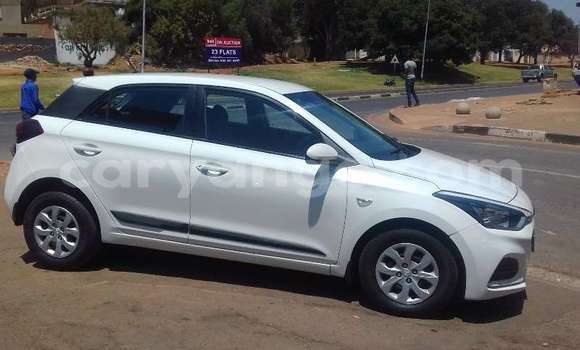 Acheter Occasion Voiture Hyundai Accent Blanc à Windhoek, Namibie Acheter Occasion Voiture Hyundai Accent Blanc à Windhoek, Namibie