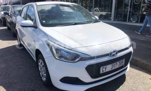 Buy Used Hyundai I20 White Car in Windhoek in Namibia