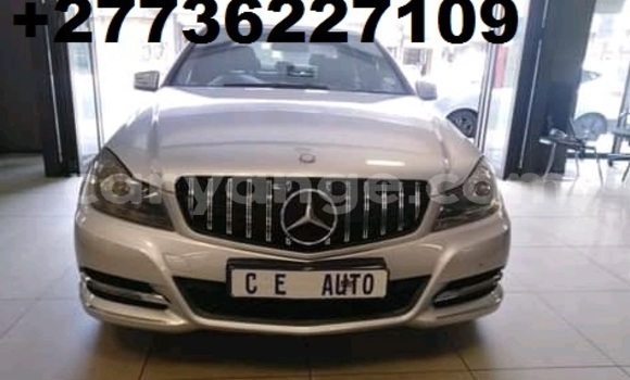 Acheter Occasion Voiture Mercedes-Benz C250 coupe Gris à Windhoek, Namibie Acheter Occasion Voiture Mercedes-Benz C250 coupe Gris à Windhoek, Namibie