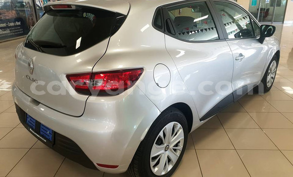 Buy Used Renault Clio Silver Car in Windhoek in Namibia Buy Used Renault Clio Silver Car in Windhoek in Namibia