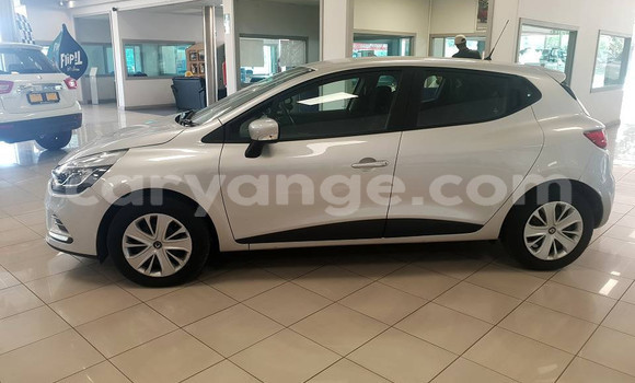 Buy Used Renault Clio Silver Car in Windhoek in Namibia Buy Used Renault Clio Silver Car in Windhoek in Namibia
