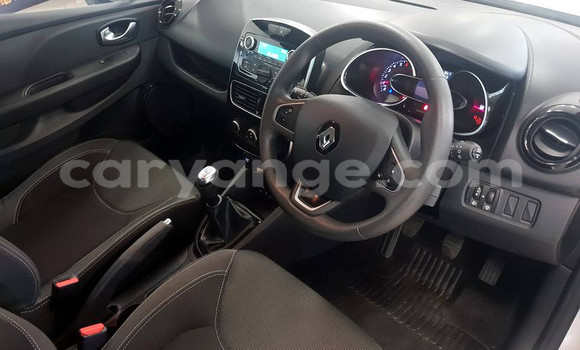 Buy Used Renault Clio Silver Car in Windhoek in Namibia Buy Used Renault Clio Silver Car in Windhoek in Namibia
