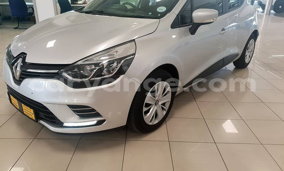 Buy Used Renault Clio Silver Car in Windhoek in Namibia Buy Used Renault Clio Silver Car in Windhoek in Namibia