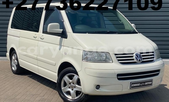 Buy Used Volkswagen Caravelle White Car in Windhoek in Namibia