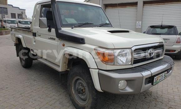 Buy Used Toyota Land Cruiser White Car in Windhoek in Namibia