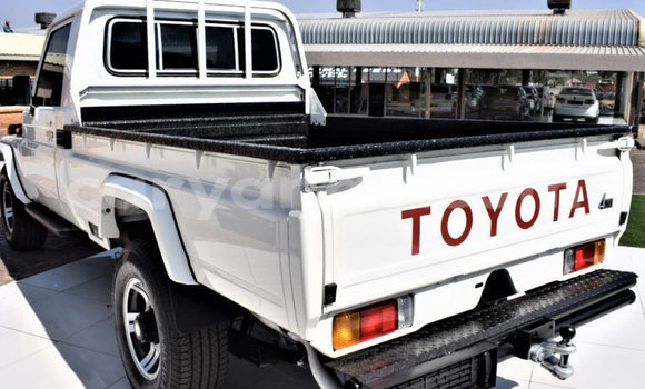 Acheter Occasion Voiture Toyota Land Cruiser Blanc à Walvis Bay, Namibie Acheter Occasion Voiture Toyota Land Cruiser Blanc à Walvis Bay, Namibie
