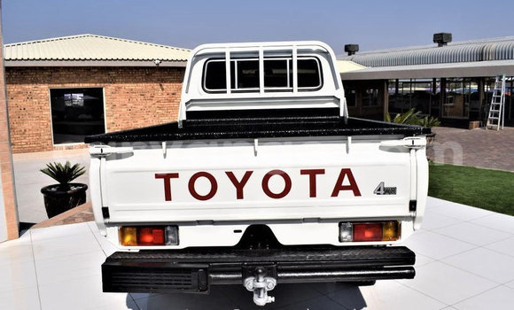Acheter Occasion Voiture Toyota Land Cruiser Blanc à Walvis Bay, Namibie Acheter Occasion Voiture Toyota Land Cruiser Blanc à Walvis Bay, Namibie