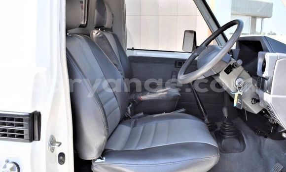 Acheter Occasion Voiture Toyota Land Cruiser Blanc à Walvis Bay, Namibie Acheter Occasion Voiture Toyota Land Cruiser Blanc à Walvis Bay, Namibie