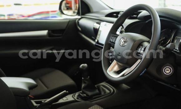 Acheter Occasion Voiture Toyota Hilux Rouge à Karasburg, Karas Acheter Occasion Voiture Toyota Hilux Rouge à Karasburg, Karas
