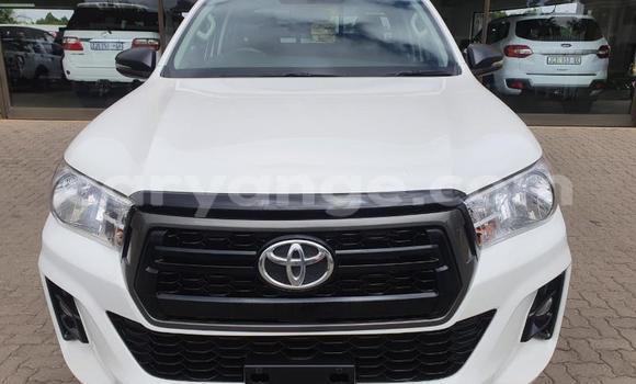 Acheter Occasion Voiture Toyota Hilux Blanc à Walvis Bay, Namibie Acheter Occasion Voiture Toyota Hilux Blanc à Walvis Bay, Namibie