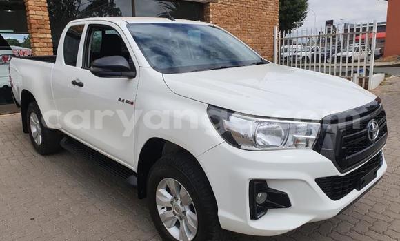 Acheter Occasion Voiture Toyota Hilux Blanc à Walvis Bay, Namibie Acheter Occasion Voiture Toyota Hilux Blanc à Walvis Bay, Namibie