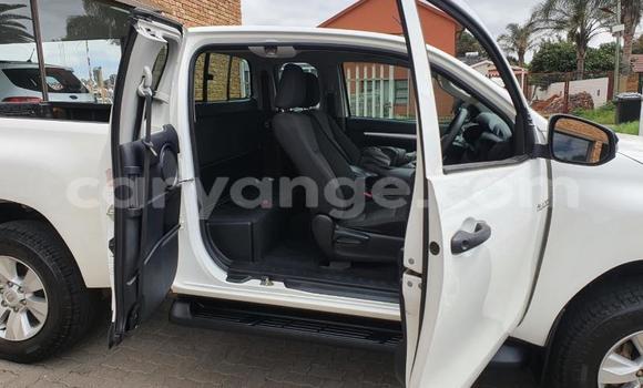 Acheter Occasion Voiture Toyota Hilux Blanc à Walvis Bay, Namibie Acheter Occasion Voiture Toyota Hilux Blanc à Walvis Bay, Namibie