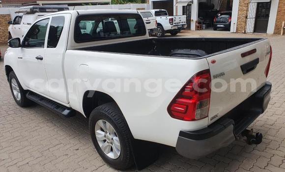 Acheter Occasion Voiture Toyota Hilux Blanc à Walvis Bay, Namibie Acheter Occasion Voiture Toyota Hilux Blanc à Walvis Bay, Namibie