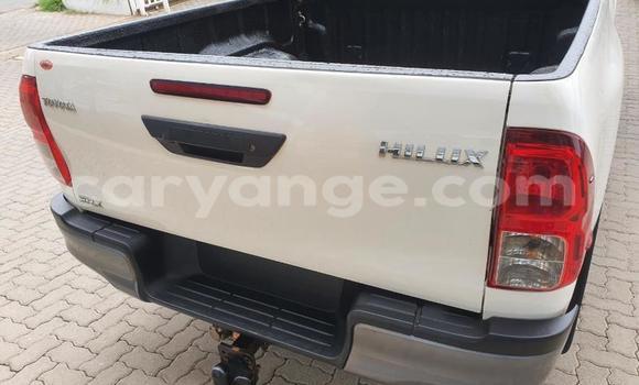 Acheter Occasion Voiture Toyota Hilux Blanc à Walvis Bay, Namibie Acheter Occasion Voiture Toyota Hilux Blanc à Walvis Bay, Namibie