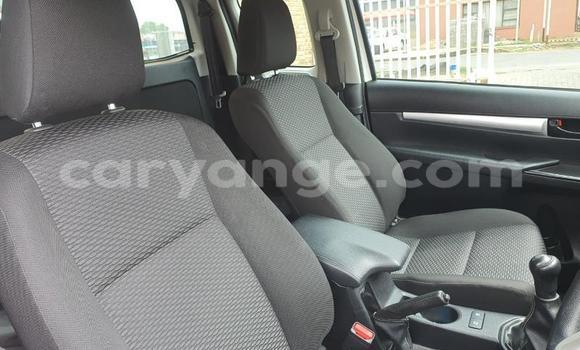 Acheter Occasion Voiture Toyota Hilux Blanc à Walvis Bay, Namibie Acheter Occasion Voiture Toyota Hilux Blanc à Walvis Bay, Namibie