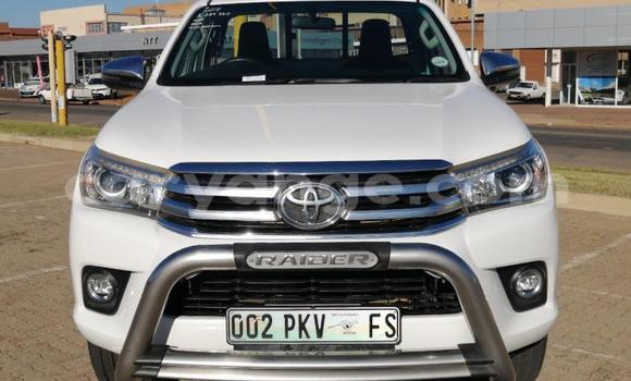 Acheter Occasion Voiture Toyota Hilux Blanc à Walvis Bay, Namibie Acheter Occasion Voiture Toyota Hilux Blanc à Walvis Bay, Namibie