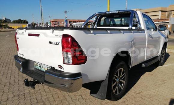 Acheter Occasion Voiture Toyota Hilux Blanc à Walvis Bay, Namibie Acheter Occasion Voiture Toyota Hilux Blanc à Walvis Bay, Namibie
