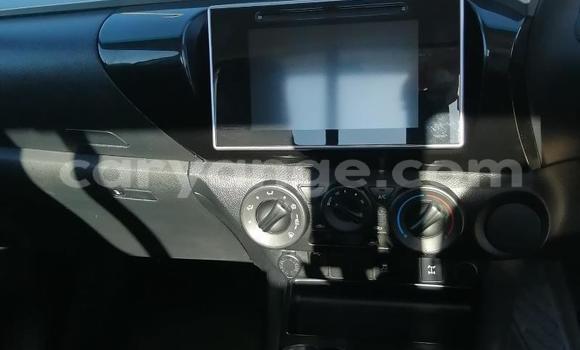 Acheter Occasion Voiture Toyota Hilux Blanc à Walvis Bay, Namibie Acheter Occasion Voiture Toyota Hilux Blanc à Walvis Bay, Namibie