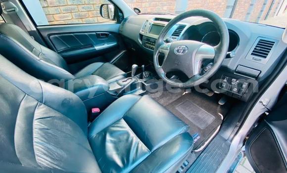 Acheter Occasion Voiture Toyota Hilux Bleu à Walvis Bay, Namibie Acheter Occasion Voiture Toyota Hilux Bleu à Walvis Bay, Namibie
