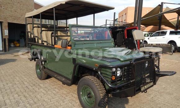 Acheter Occasion Voiture Land Rover Defender Vert à Walvis Bay, Namibie Acheter Occasion Voiture Land Rover Defender Vert à Walvis Bay, Namibie