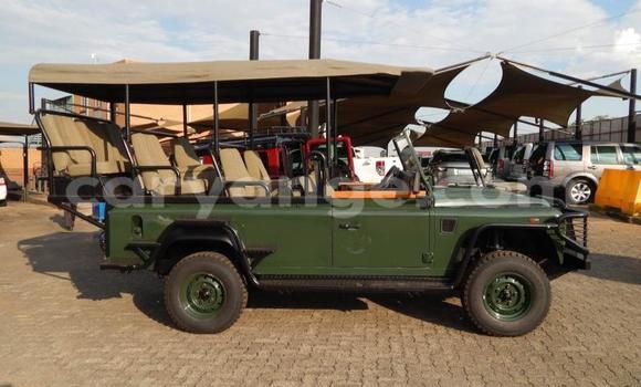 Acheter Occasion Voiture Land Rover Defender Vert à Walvis Bay, Namibie Acheter Occasion Voiture Land Rover Defender Vert à Walvis Bay, Namibie