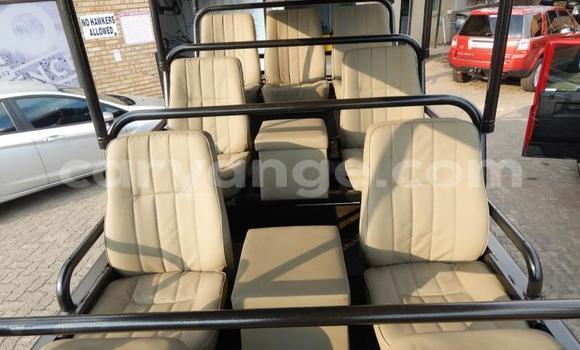 Acheter Occasion Voiture Land Rover Defender Vert à Walvis Bay, Namibie Acheter Occasion Voiture Land Rover Defender Vert à Walvis Bay, Namibie