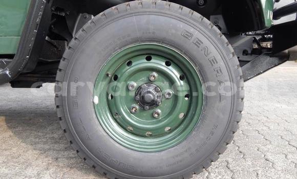 Acheter Occasion Voiture Land Rover Defender Vert à Walvis Bay, Namibie Acheter Occasion Voiture Land Rover Defender Vert à Walvis Bay, Namibie