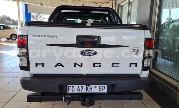 Acheter Occasion Voiture Ford Ranger Blanc à Walvis Bay, Namibie Acheter Occasion Voiture Ford Ranger Blanc à Walvis Bay, Namibie
