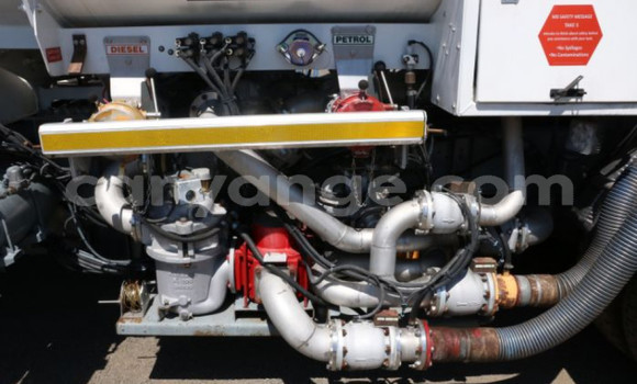 Acheter Occasion Utilitaire Nissan UD Blanc à Windhoek, Namibie Acheter Occasion Utilitaire Nissan UD Blanc à Windhoek, Namibie