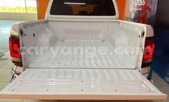 Buy Used Volkswagen Amarok White Car in Karasburg in Karas Buy Used Volkswagen Amarok White Car in Karasburg in Karas
