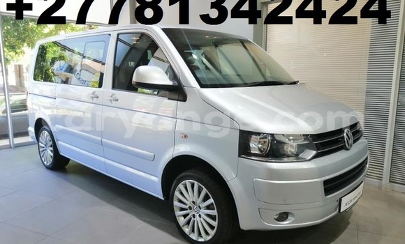 Buy Used Volkswagen Caravelle White Car in Windhoek in Namibia