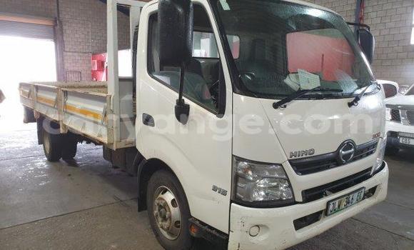 Acheter Occasion Utilitaire Hino 300 Series Blanc à Windhoek, Namibie Acheter Occasion Utilitaire Hino 300 Series Blanc à Windhoek, Namibie