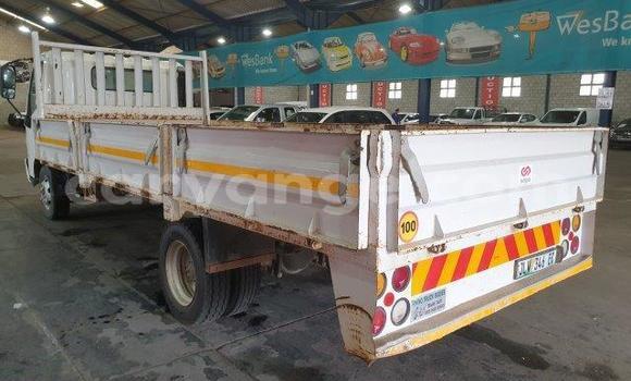 Acheter Occasion Utilitaire Hino 300 Series Blanc à Windhoek, Namibie Acheter Occasion Utilitaire Hino 300 Series Blanc à Windhoek, Namibie