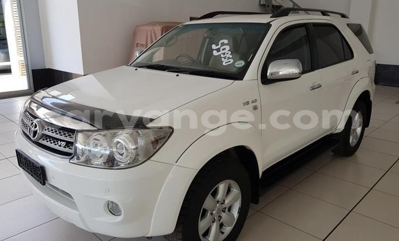 Buy Used Toyota Fortuner White Car in Windhoek in Namibia